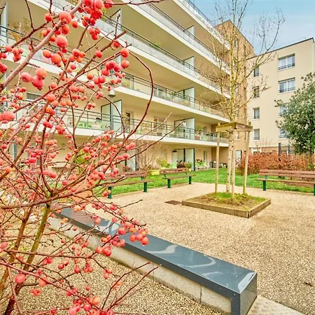 Seniors Les Essentielles Apartment