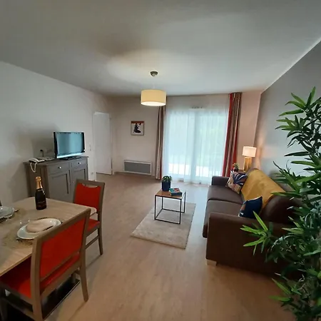 Seniors Les Essentielles Apartman *